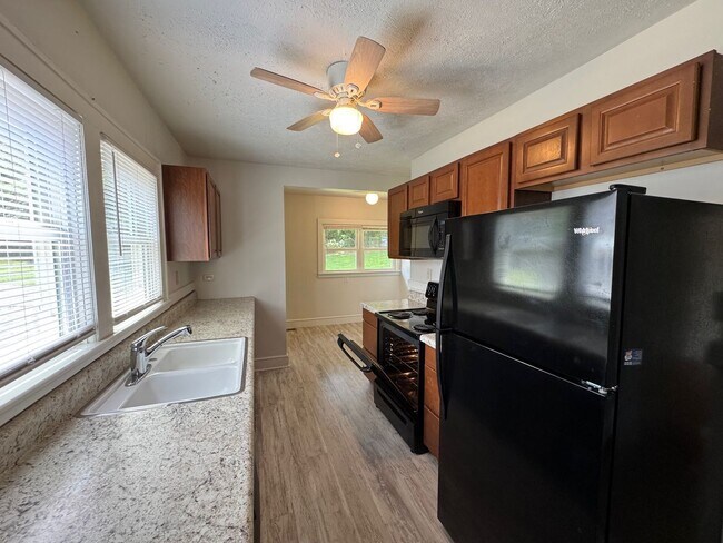 Building Photo - West AVL - Two Bedroom Bungalow Just off H...