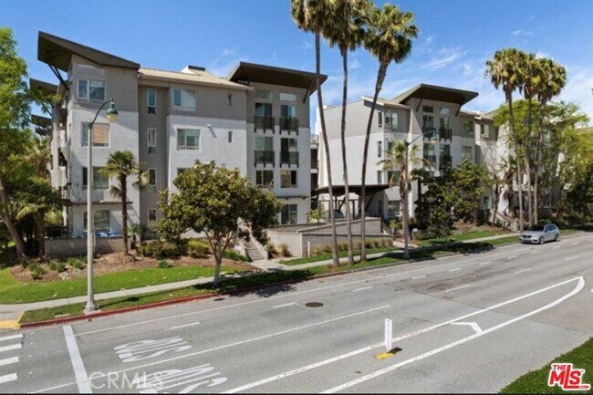Building Photo - 6400 Crescent Prk E