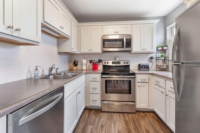 Building Photo - Beautifully Furnished with Modern Furnishings 2 bedroom 2 bath condo/apartment Branson, MO