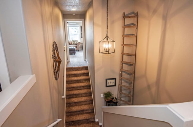 Building Photo - Modern 4-bdr with two Master Suites & Moun...