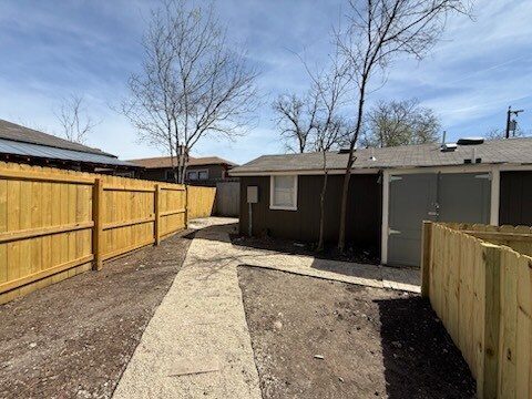 Building Photo - 1120 Rigsby Ave