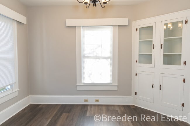 Building Photo - 400 Collett St