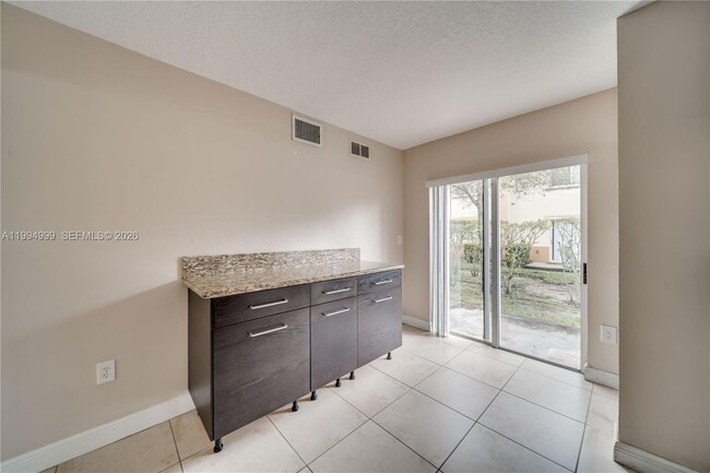 Building Photo - 6235 SW 47th Manor