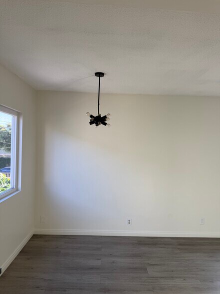 Building Photo - 2750 S Mansfield Ave