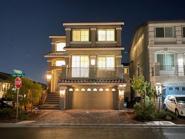 Building Photo - 3 Story house 4 bedroom / 3.5 bath, Southwest