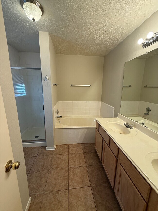 Building Photo - 5026 Tealgate Dr