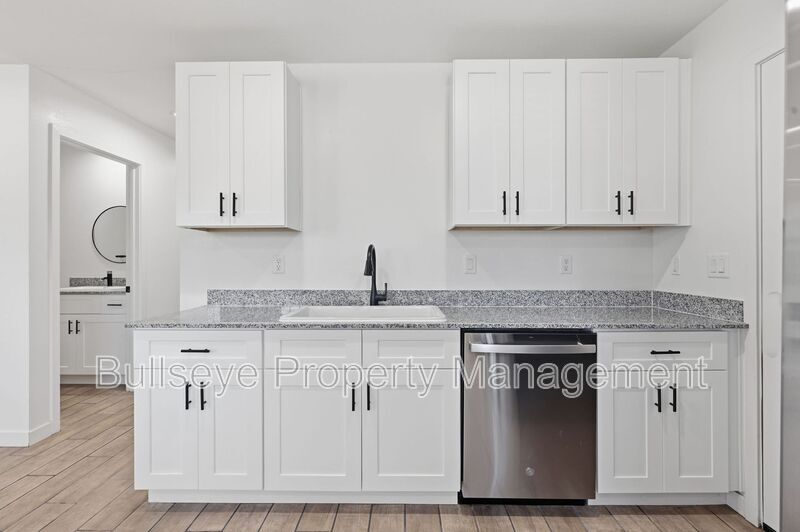Building Photo - 428 S 97th Pl