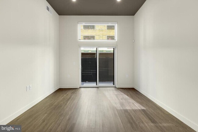Building Photo - 525 N 41st St