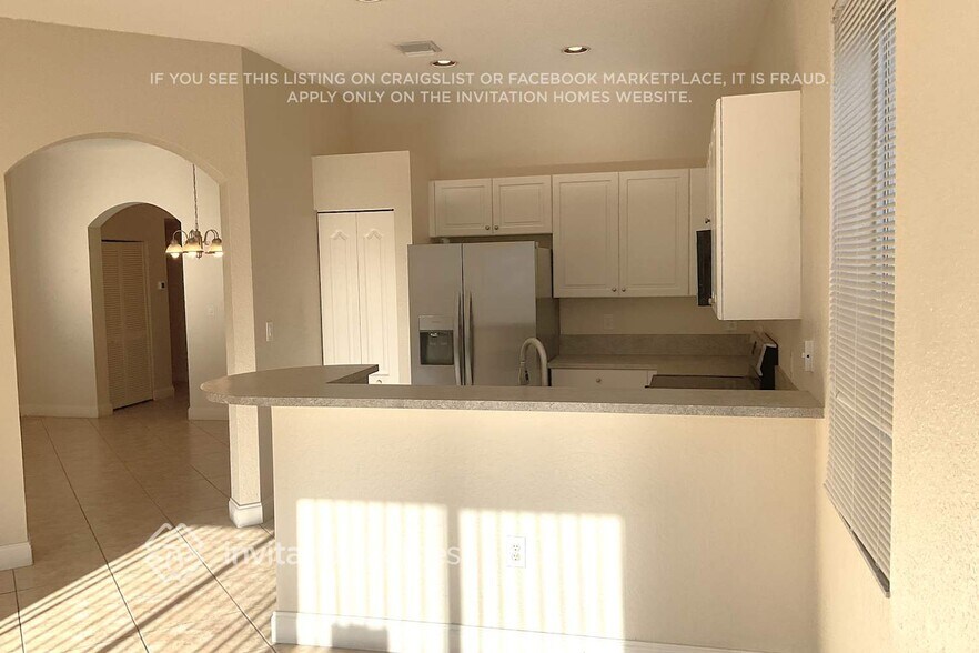 Building Photo - 859 SW 155th Ct