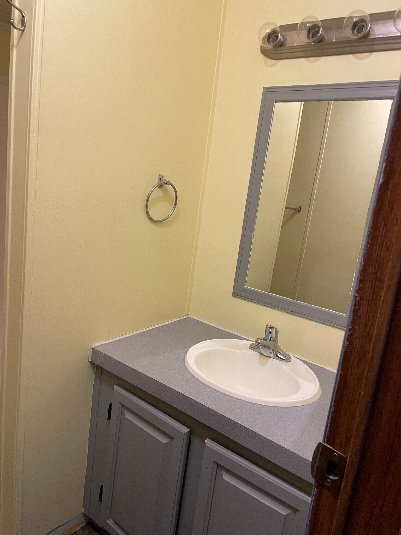 Building Photo - 128 White Pine Blvd