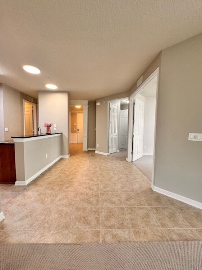 Building Photo - Condominium for rent