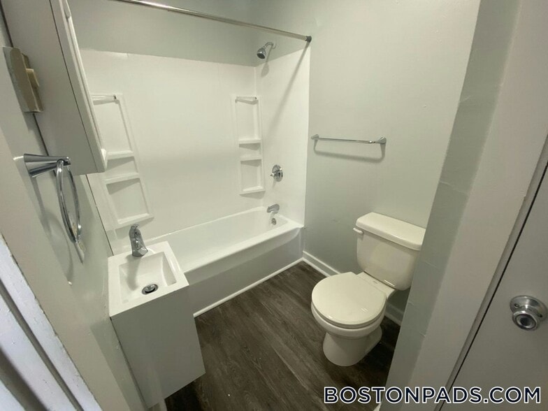 Building Photo - 76 Franklin St