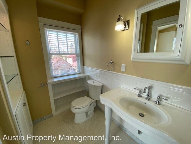 Building Photo - 845 NW Delaware Ave