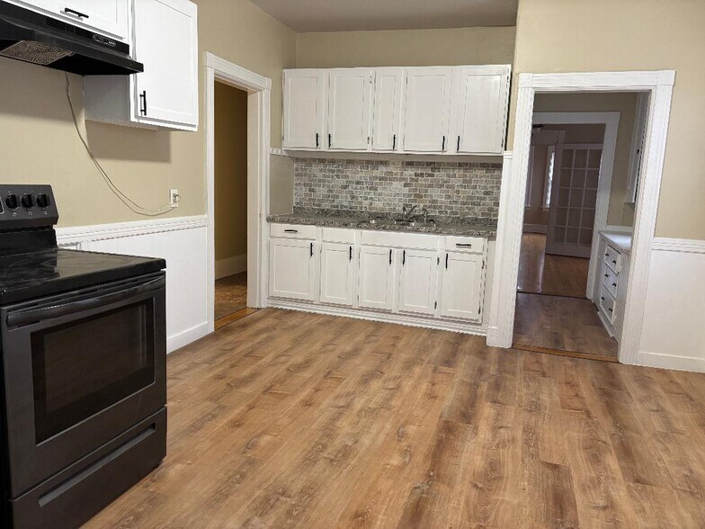 Building Photo - 51 Hamlin St