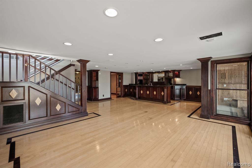 Building Photo - 2380 Walnut Lake Rd