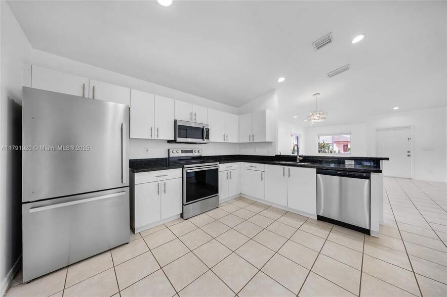 Building Photo - 709 NW 208th Way