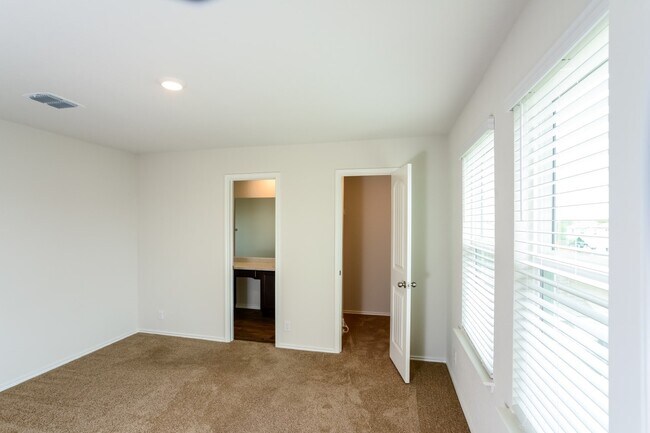 Building Photo - 9807 Spotted Rose