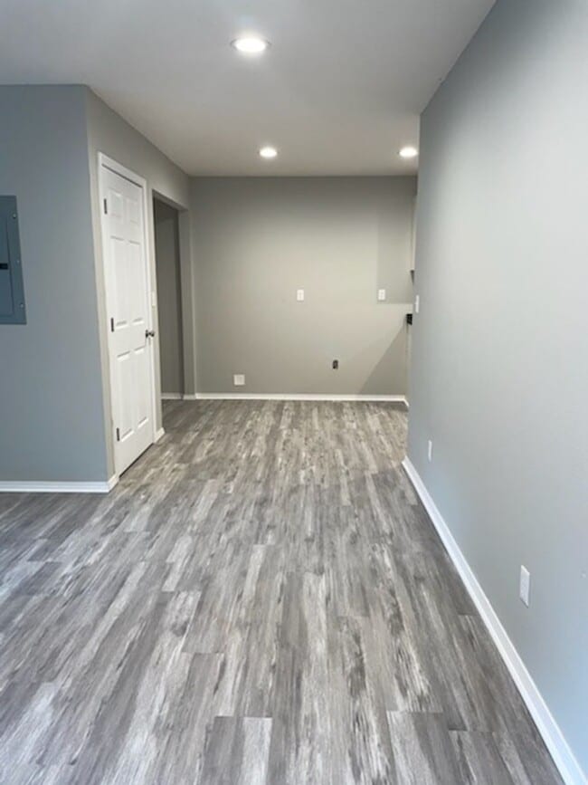 Building Photo - 3 Bed 2 Bath House November
