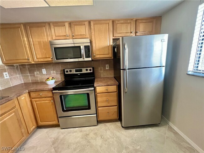 Building Photo - 423 Cape Coral Pkwy W