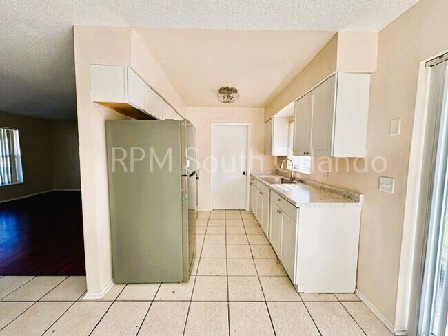 Building Photo - 1205 Baranova Rd