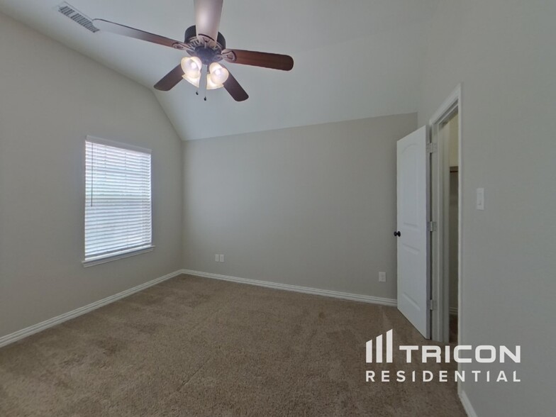 Building Photo - 5616 Granada Dr