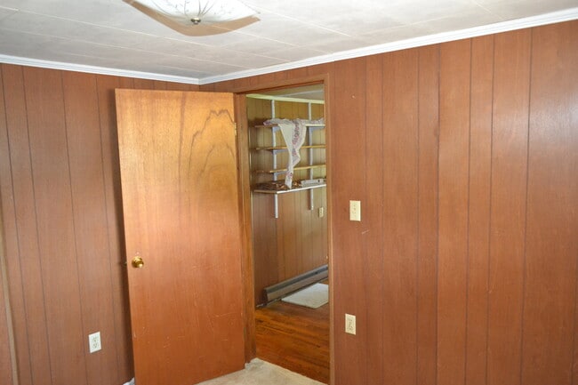 Building Photo - Small Student Apartment for One Person- VE...