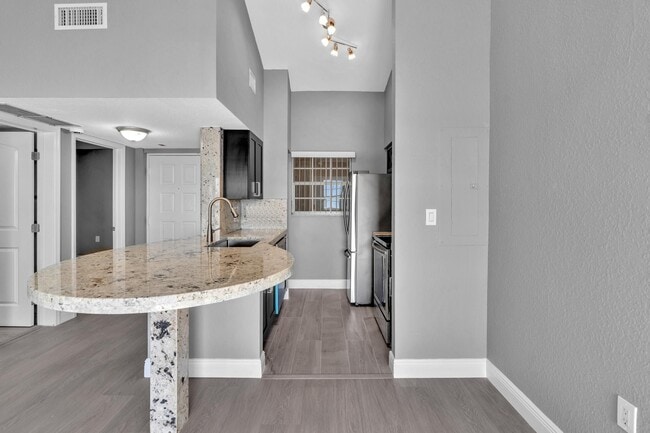 Building Photo - 2851 N Oakland Forest Dr