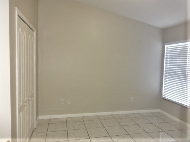 Building Photo - 1027 Summer Breeze Dr