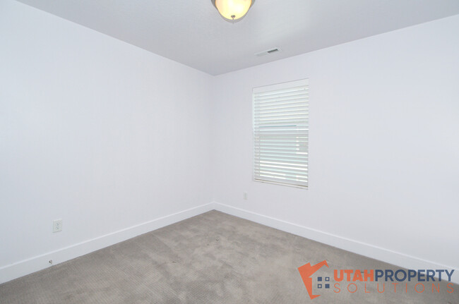Building Photo - 1790 W Dalmeny Way