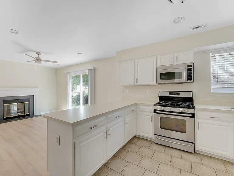 Building Photo - 6119 Oaklawn Ln
