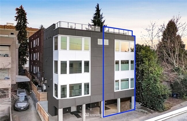 Building Photo - 2Bd/2Ba Seattle Townhouse