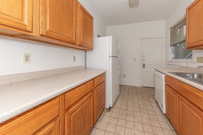 Building Photo - 808 E Ann St