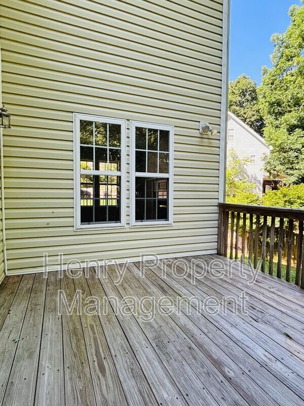 Building Photo - 104 Back Woods Cir