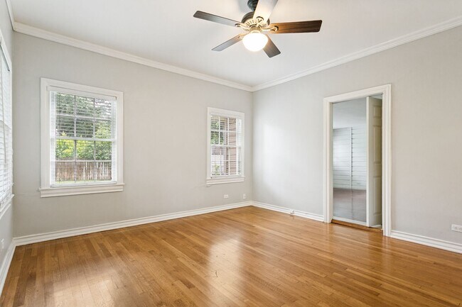 Building Photo - CHARMING ALAMO HEIGHTS COTTAGE