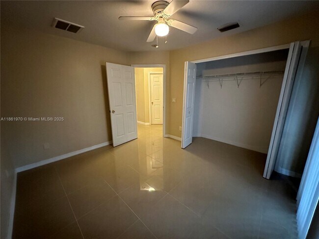 Building Photo - 5548 Birdsong Ln
