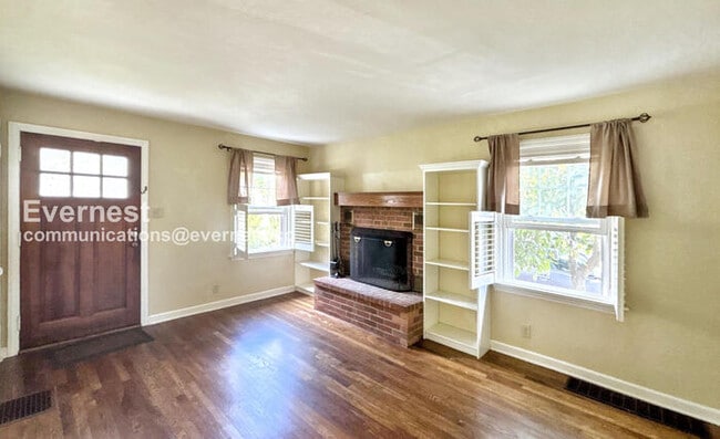 Building Photo - 887 W 10th Ave