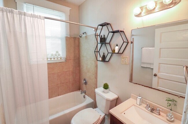 Building Photo - 628 E 38th St