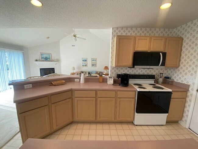 Building Photo - Charming 3-Bedroom Home in Desirable Kure ...