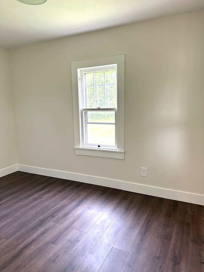 Building Photo - IMMACULATE, completely remodeled, one leve...