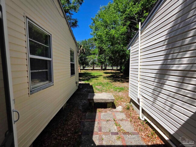 Building Photo - 35 Kennington Dr
