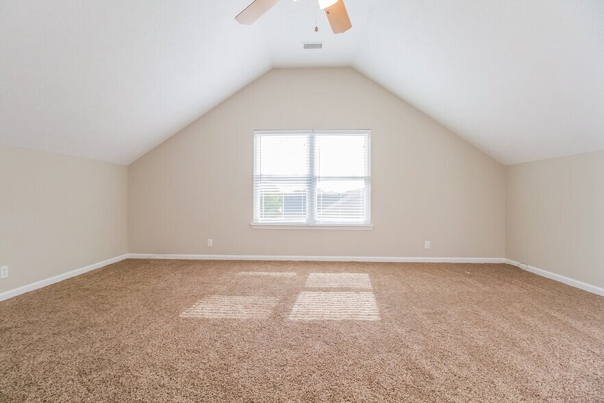 Building Photo - 3304 Tourmaline Dr