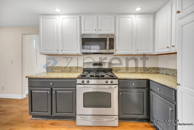 Building Photo - 25832 Browning Pl