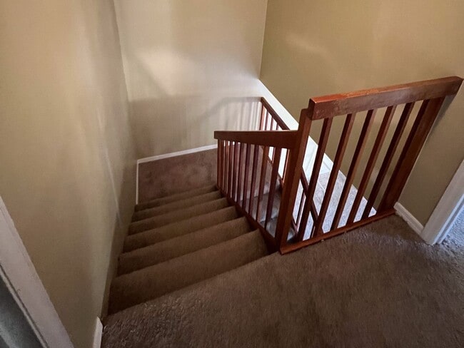 Building Photo - Two-Bedroom 2 story townhome- Prime location off Conroy near Millenia!!