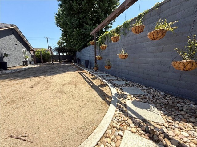 Building Photo - 12884 Raintree Ct