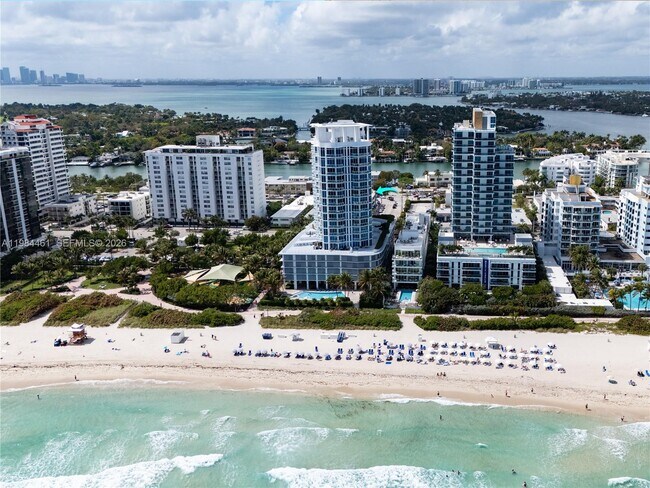 Building Photo - 6515 Collins Ave