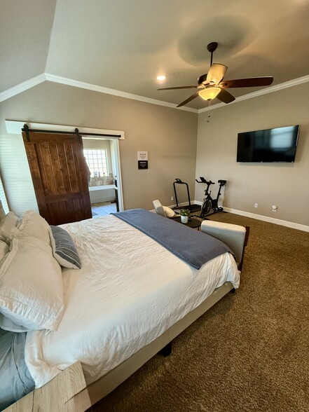 Master - 3006 Crystal Ann Dr