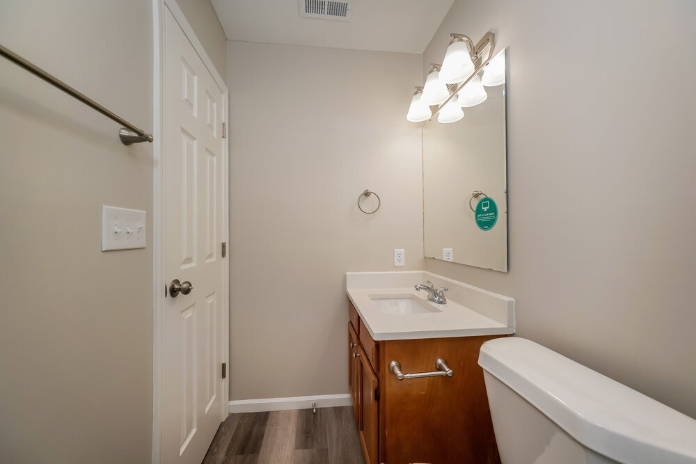 Building Photo - 957 Country Ln