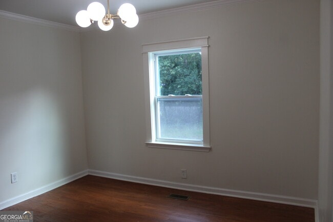 Building Photo - 1060 Cypress Dr