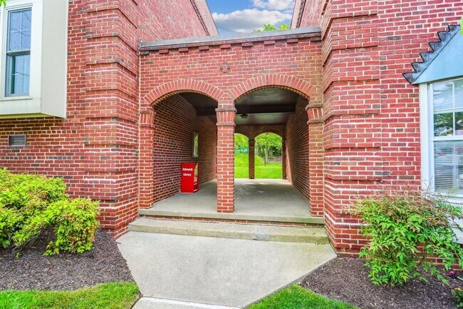 Building Photo - Great 2BR 2BA in Kenwood Forest Community in Downtown Bethesda