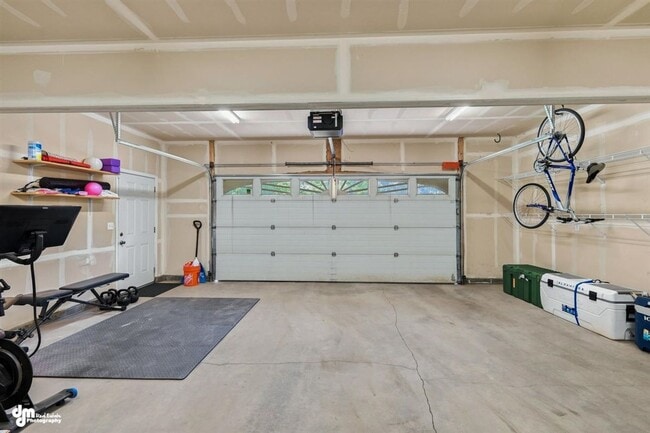 Building Photo - 4116 E Country Fair Dr